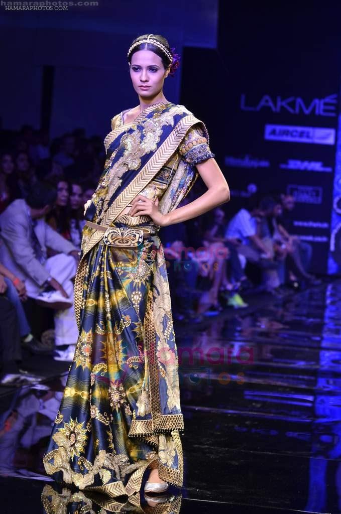 Model walks the ramp for J J Valaya Show at Lakme Fashion Week 2011 Day 1 in Grand Hyatt, Mumbai on 17th Aug 2011
