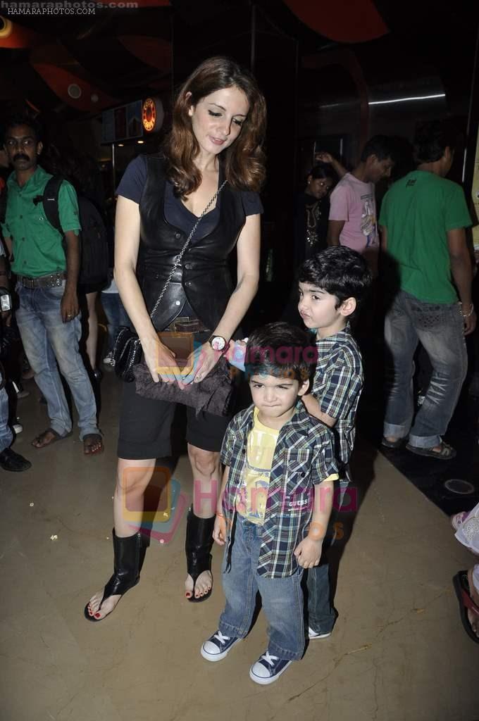 Suzanne Roshan with Kids at Spy Kids 4 premiere in PVR, Juhu on 17th Aug 2011