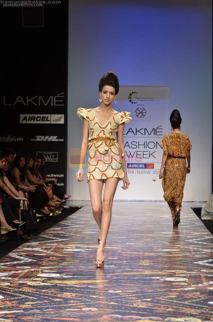 Model walks the ramp for Pria Kataria Puri Show at Lakme Fashion Week 2011 Day 3 in Grand Hyatt, Mumbai on 19th Aug 2011