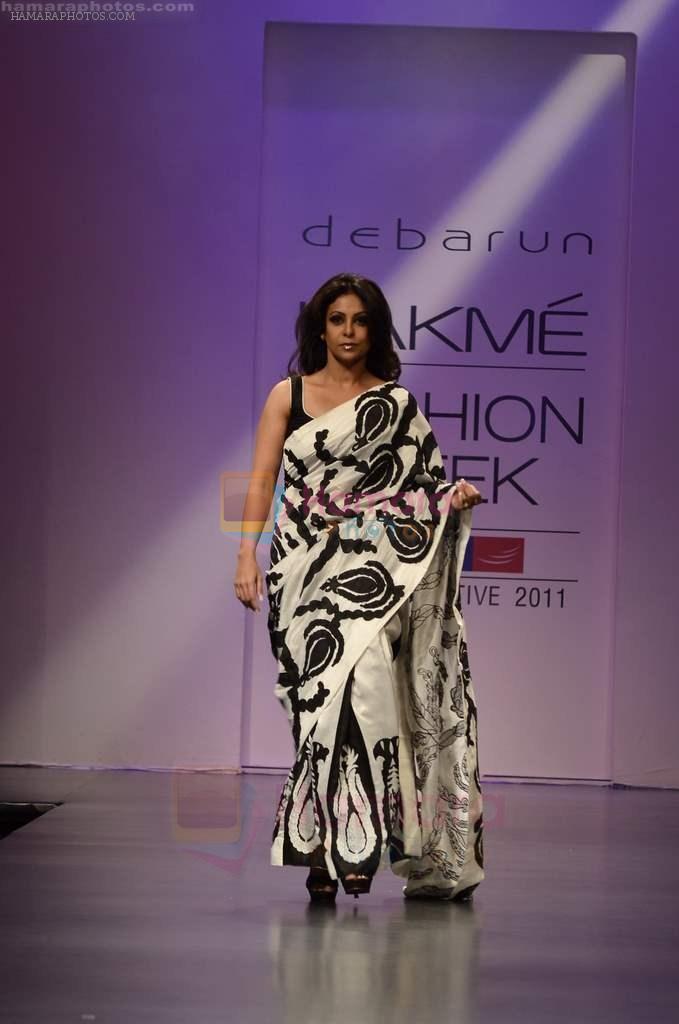 Shefali Shah walks the ramp for Debarun Show at Lakme Fashion Week 2011 Day 3 in Grand Hyatt, Mumbai on 19th Aug 2011