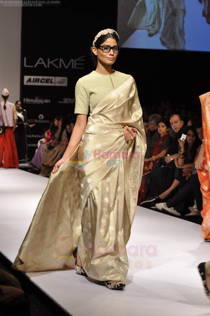 Model walks the ramp for Sabyasachi Mukherjee Show at Lakme Fashion Week 2011 Day 3 in Grand Hyatt, Mumbai on 19th Aug 2011
