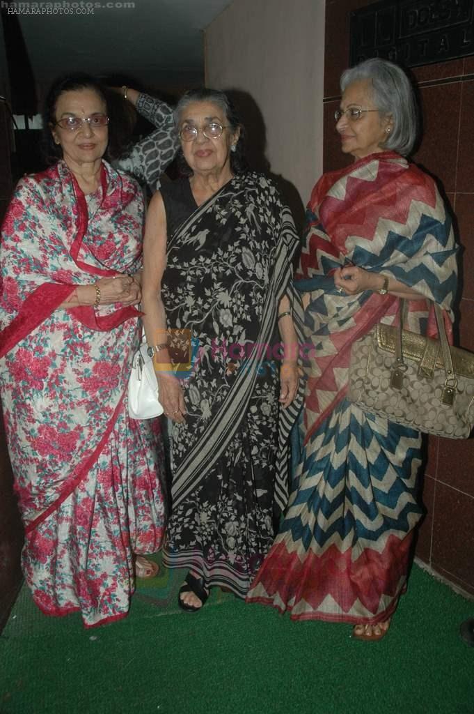 Asha Parekh, Waheeda Rehman at Shabri special screening in Ketnav on 20th Aug 2011