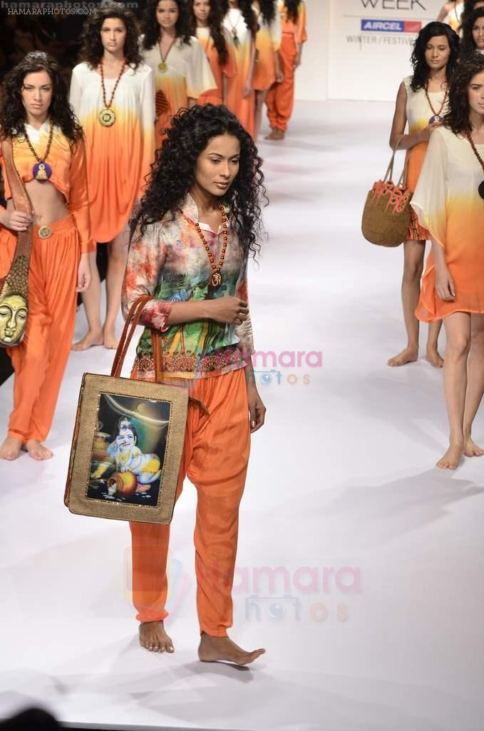 Model walks the ramp for Shagufta Quamar Show at Lakme Fashion Week 2011 Day 5 in Grand Hyatt, Mumbai on 21st Aug 2011