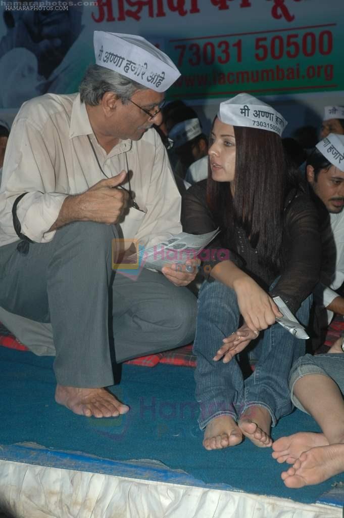 Celina Jaitley support Anna Hazare in Azad Maidan on 21st Aug 2011
