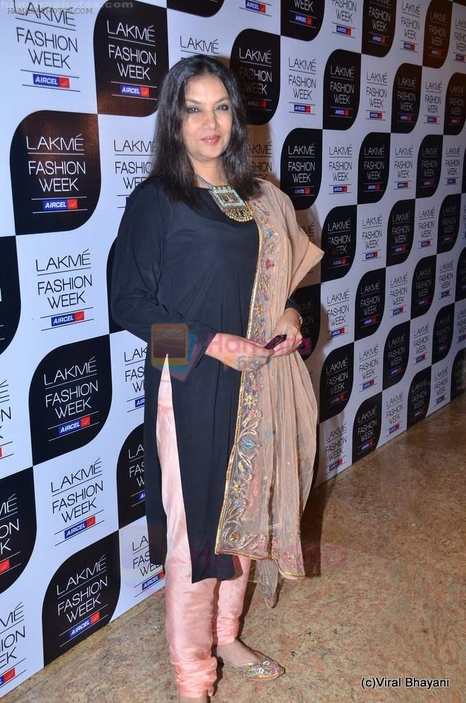 Shabana Azmi at Manish Malhotra Show at Lakme Fashion Week 2011 Day 5 in Grand Hyatt, Mumbai on 21st Aug 2011
