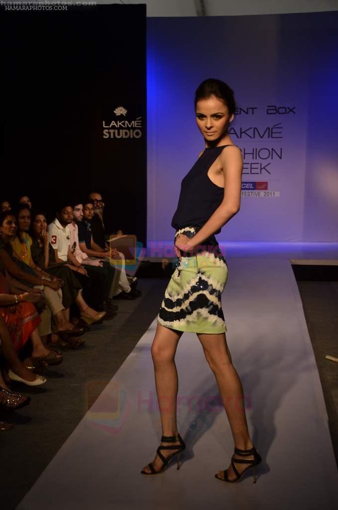Model walks the ramp for Isbaelle Mittal Show at Lakme Fashion Week 2011 Day 4 in Grand Hyatt, Mumbai on 20th Aug 2011