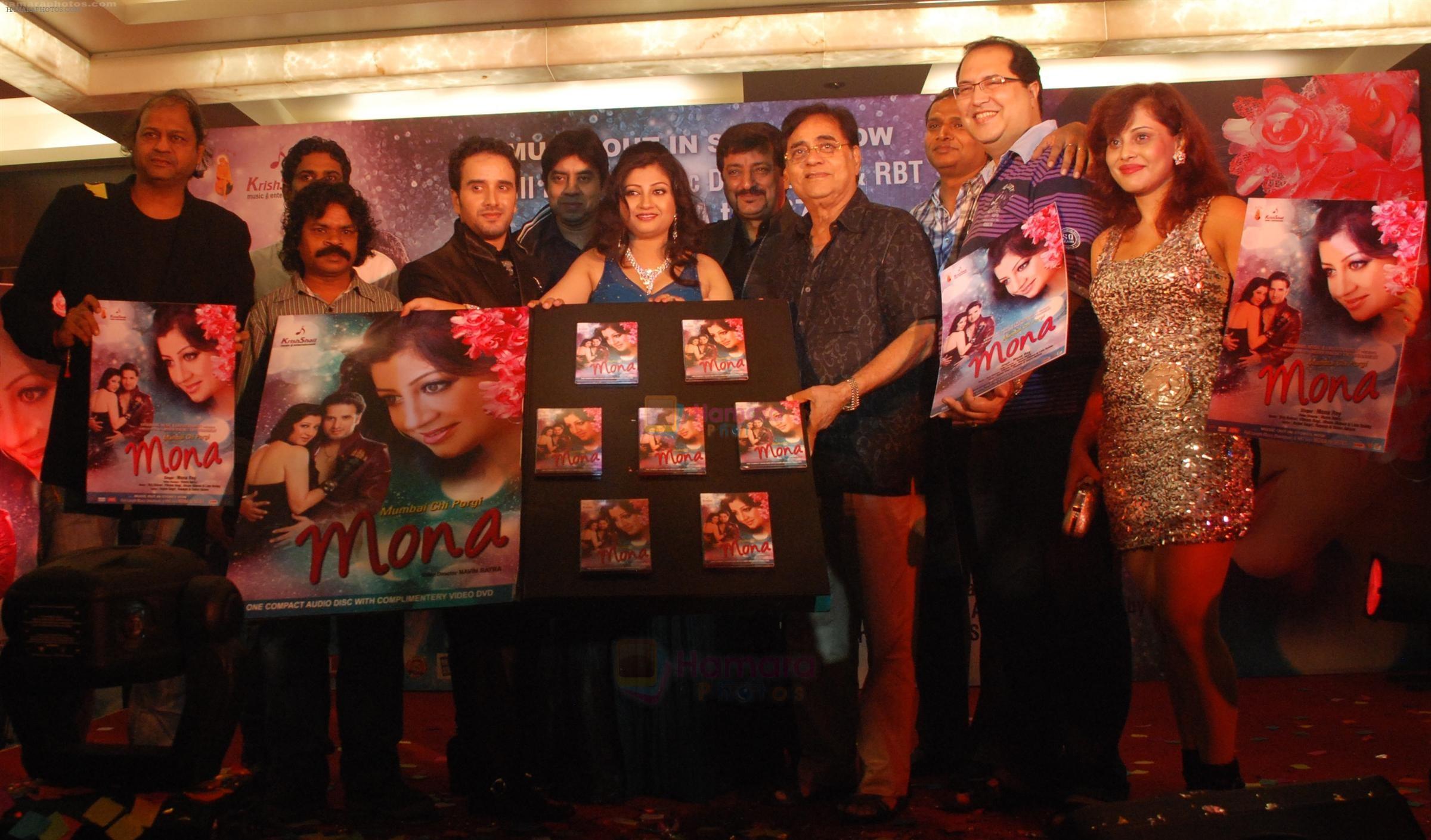 Jagjit Singh at the launch of Mona Roy's latest album Mumbai Chi Porgi Mona in Time N Again, Mumbai on 23rd Aug 2011