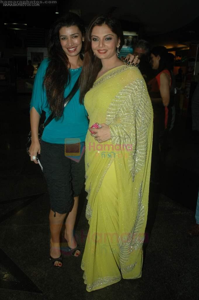Deepshikha, Mink Brar at the premiere of the film Yeh Dooriyan in Fame on 24th Aug 2011