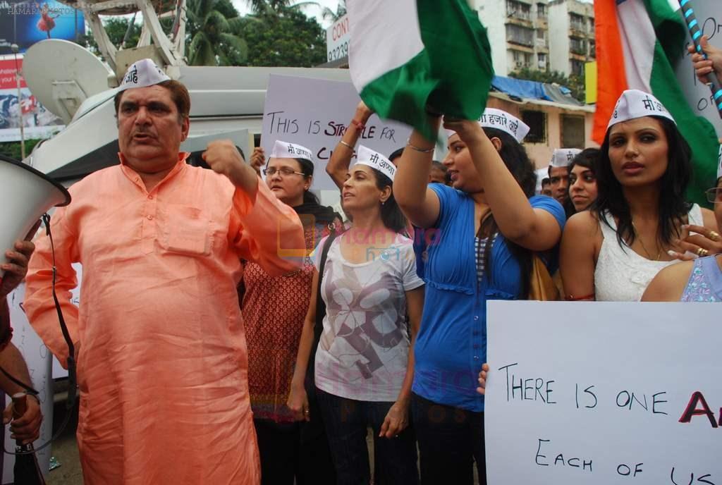 Raza Murad support Anna Hazare in Juhu, Mumbai on 24th Aug 2011