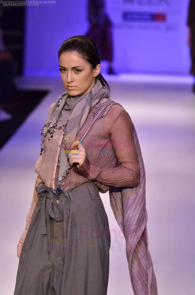 Model walk the ramp for Pero By Aneeth Arora show at Lakme Fashion Week 2011 on 20th Aug 2011