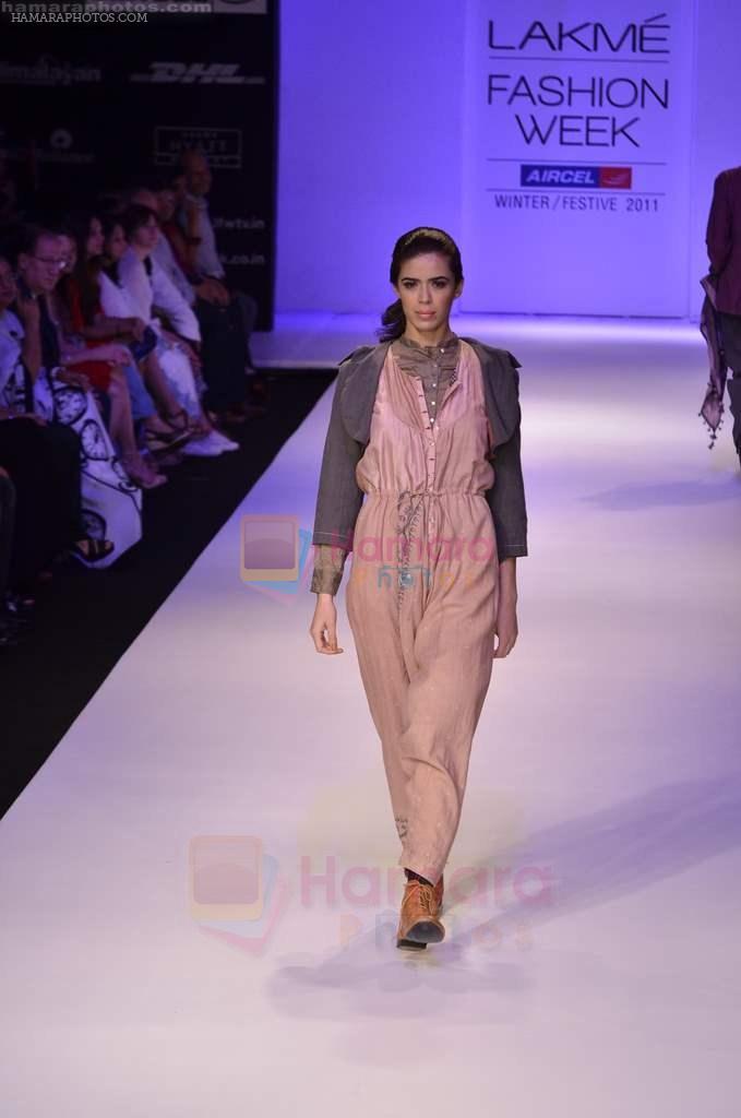 Model walk the ramp for Pero By Aneeth Arora show at Lakme Fashion Week 2011 on 20th Aug 2011