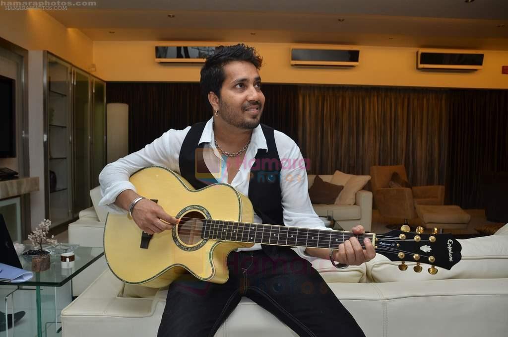 Mika Singh at Ekta and Sanjay Gupta's private dinner for Strings and other musicians in Juhu, Mumbai on 25th Aug 2011