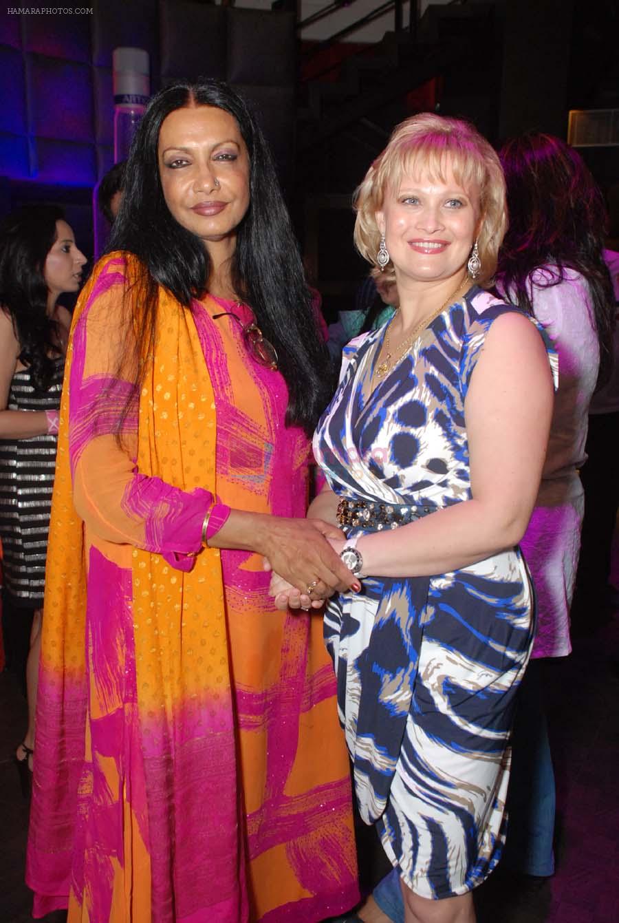 Anjanna Kuthiala and Ala Madhu at the unveiling of Maxim's Best covers of the year in Florian, New Delhi on 27th Aug 2011 