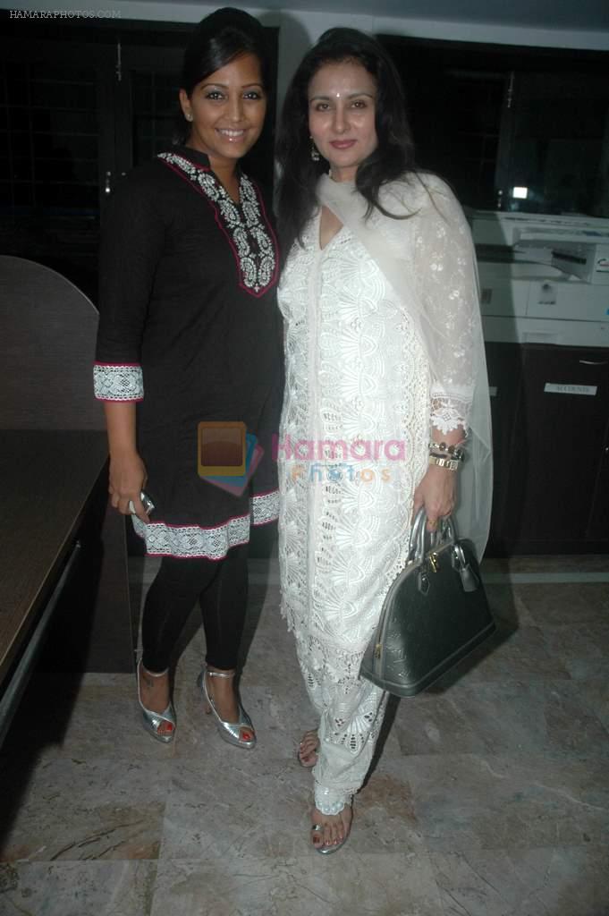 Meghna Naidu, Poonam Dhillon at Iftar party hosted by Shakeel Saifi in Santacruz, Mumbai on 28th Aug 2011