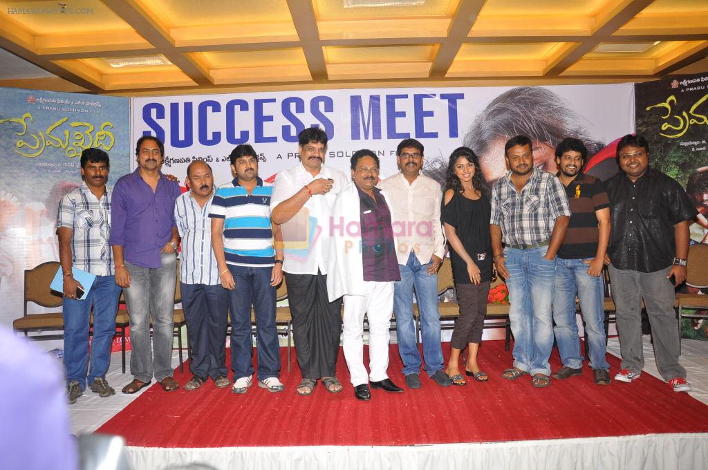 Amala Paul, Vidharth, Prabhu Solomon attends the Prema Khaidi Movie Success Meet on 29th August 2011