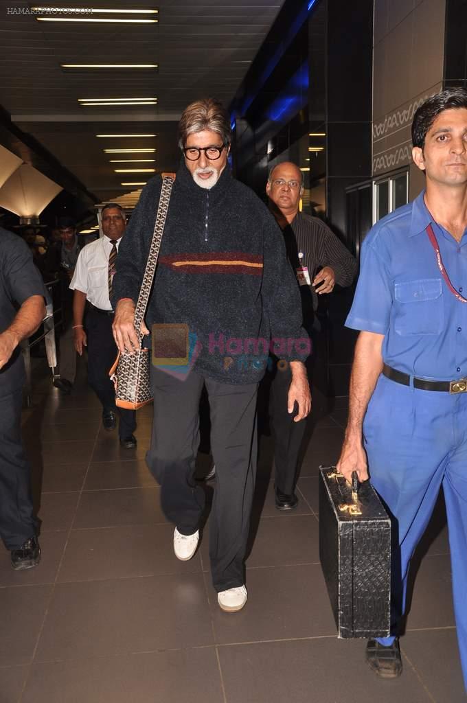 Amitabh Bachchan snapped with designer sling  in International Airport, Mumbai on 30th Aug 2011