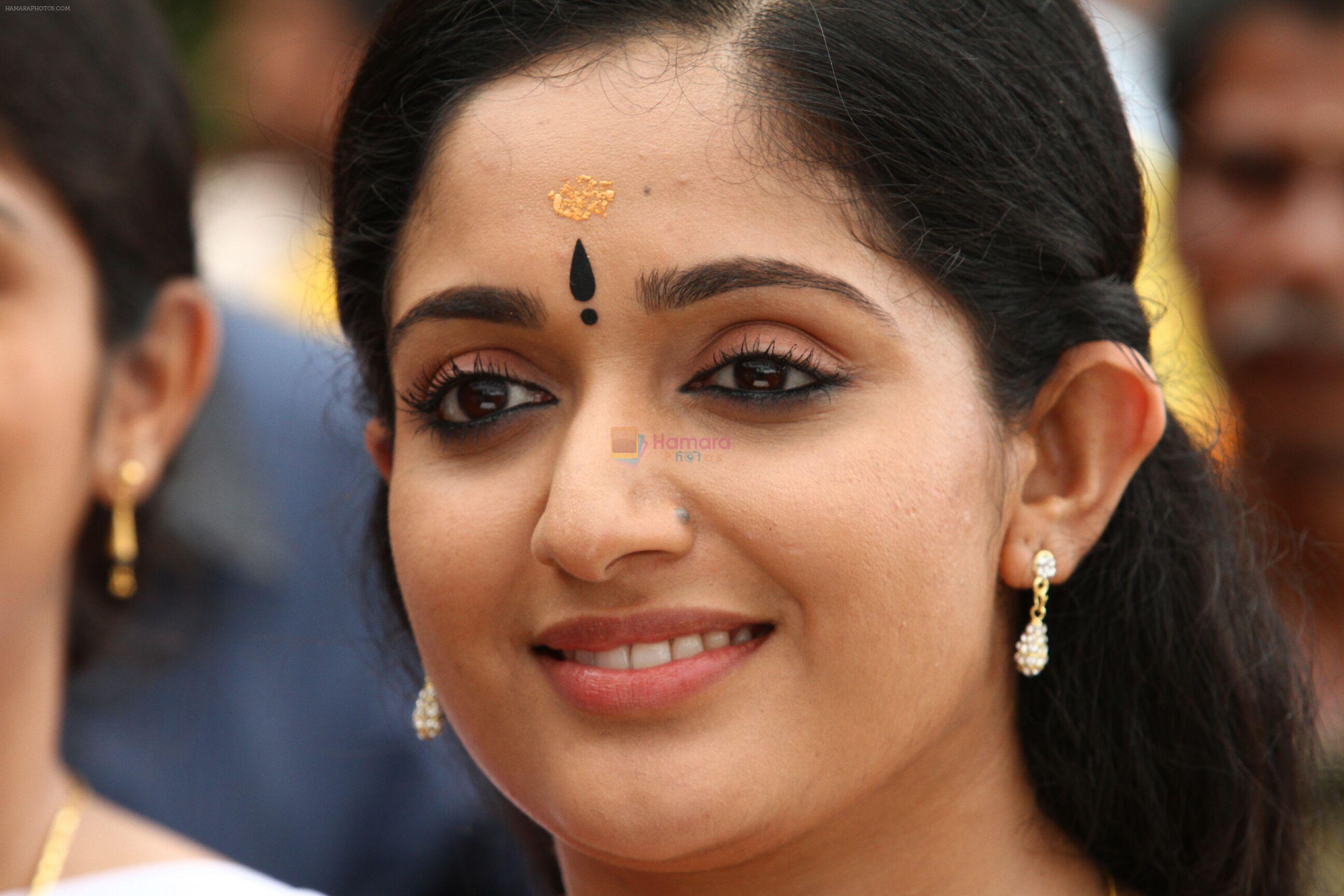 Kavya Madhavan in Venicile Vyapari On Sets