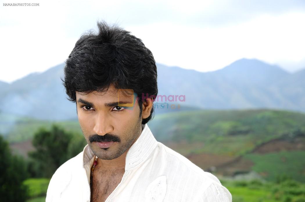 Sai Pradeep Pinisetty (Aadhi) in Chelagatam Movie Stills