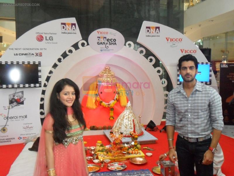Sulagna Panigra, Arjan Bajwa at the celebration of Eco Friendly Ganesha in Oberoi Mall, Mumbai on 1st Sept 2011