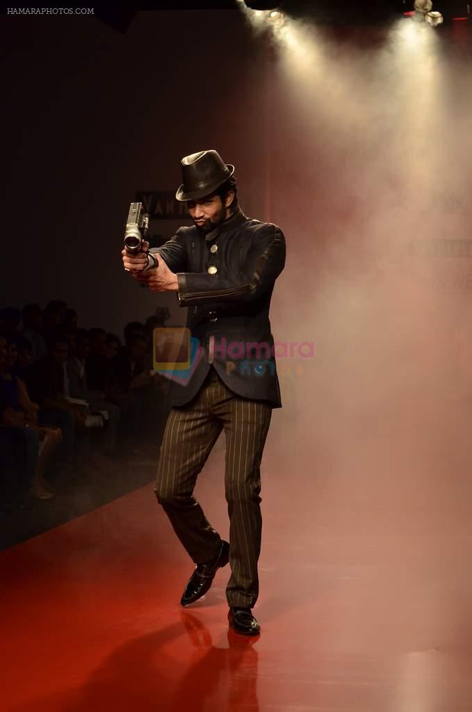 Model walk the ramp for Arjun Khanna at Van Heusen India Mens Week Day 1 on 2nd Sept 2011