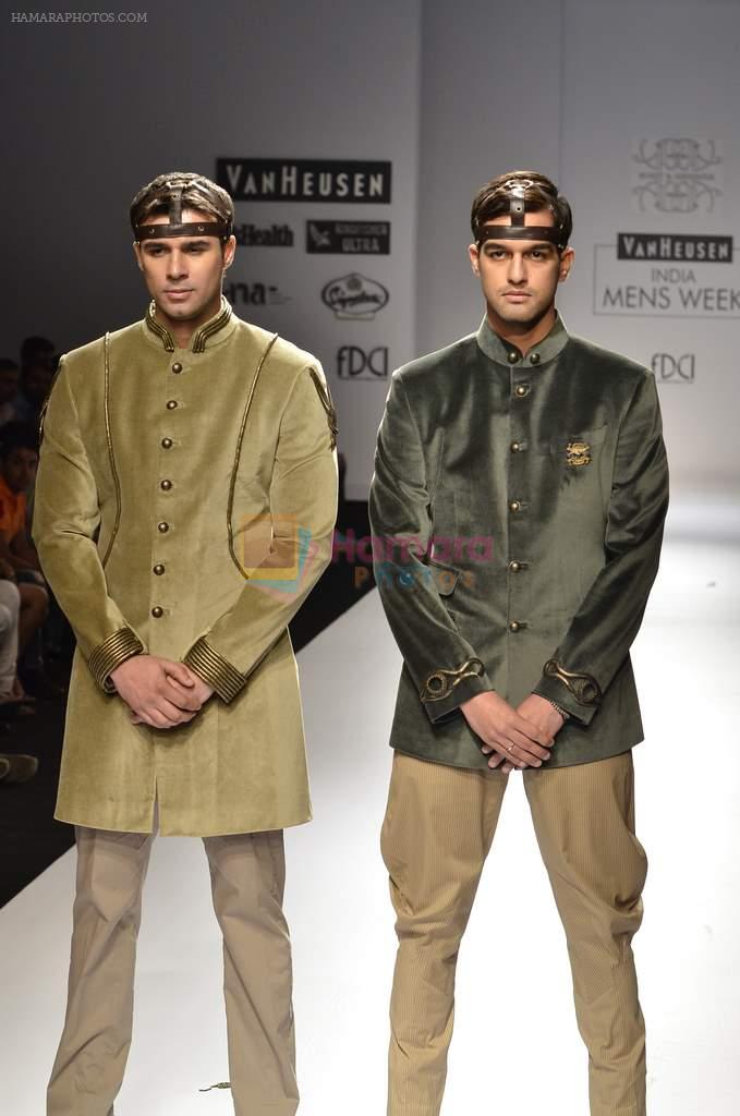 Model walk the ramp for Rohit and Abhishek at Van Heusen India Mens Week Day 3 on 4th Sept 2011