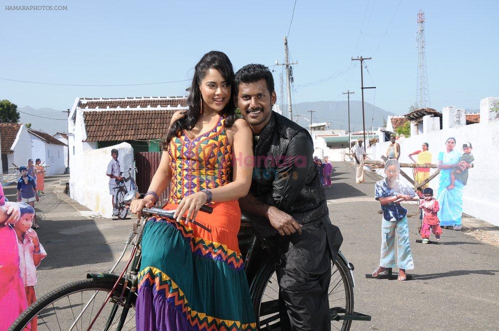 Sameera Reddy, Vishal in Vedi Movie Stills