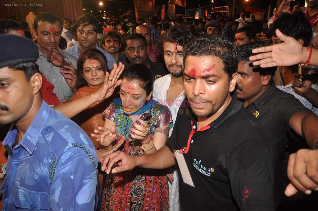 Sheeba, Sonu Nigam visit Lalbaug Ka Raja in Lower Parel, Mumbai on 5th Sept 2011