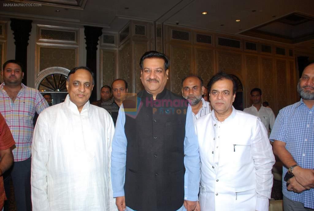 at Abu Azmi's Eid party in Taj Hotel on 7th Sept 2011
