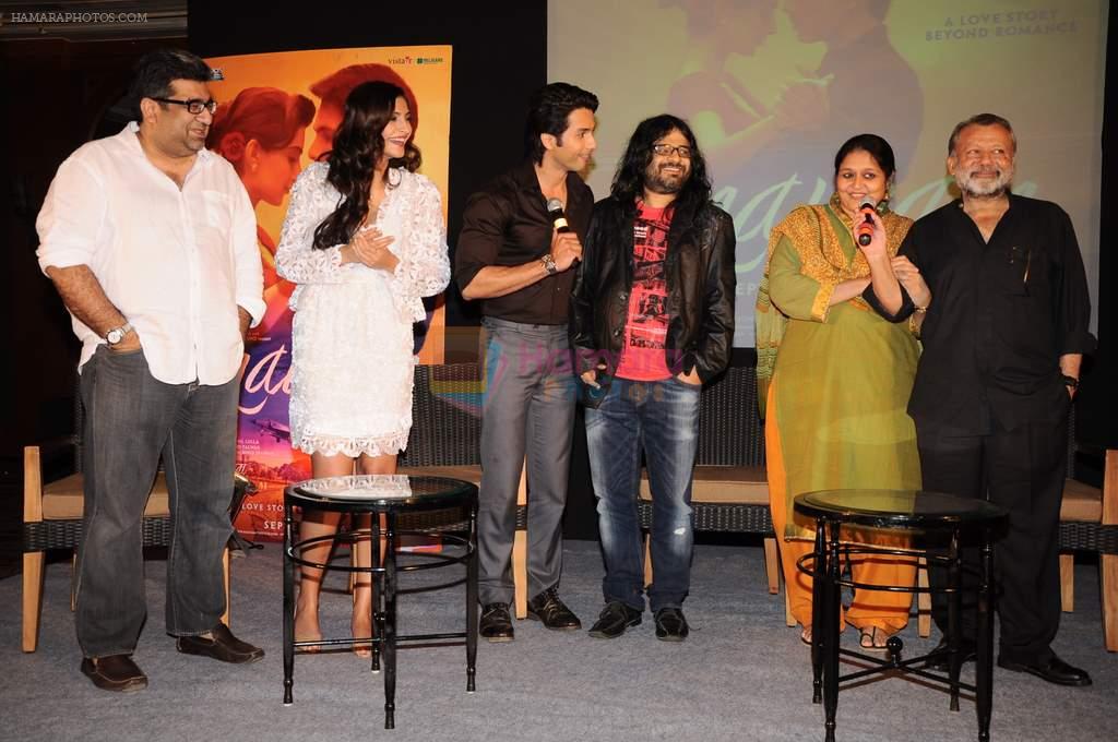 Sonam Kapoor, Shahid Kapoor, Pankaj Kapoor, Supriya Kapoor, Kunal Ganjawala at Mausam film music success bash in J W Marriott on 8th Sept 2011