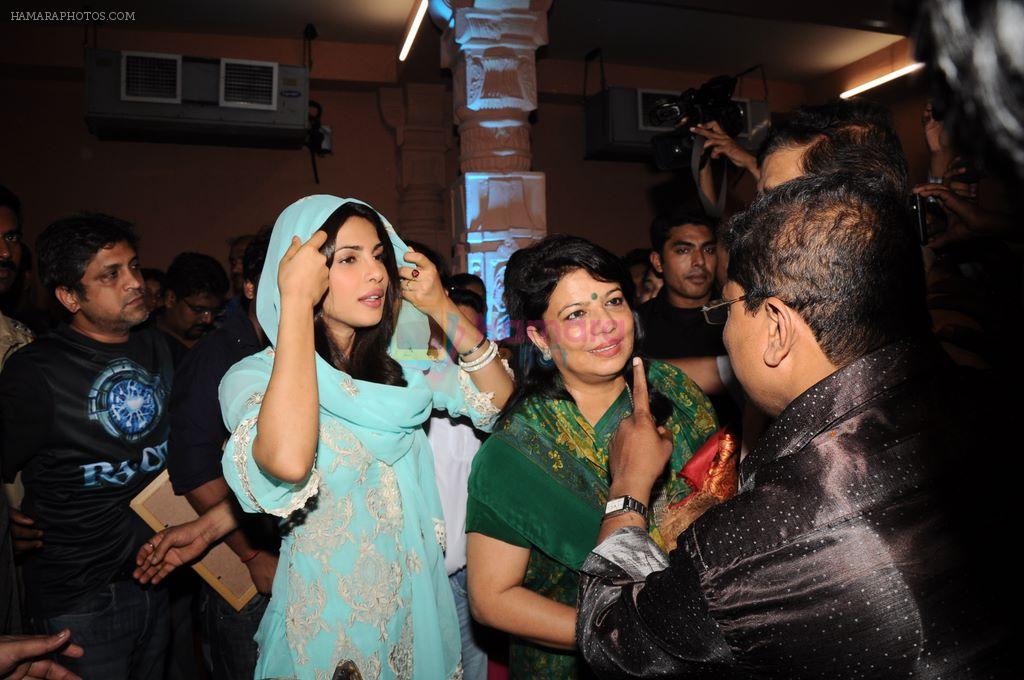 Priyanka Chopra visits Andhericha Raja ganpati in Andheri, Mumbai on 13th Sept 2011