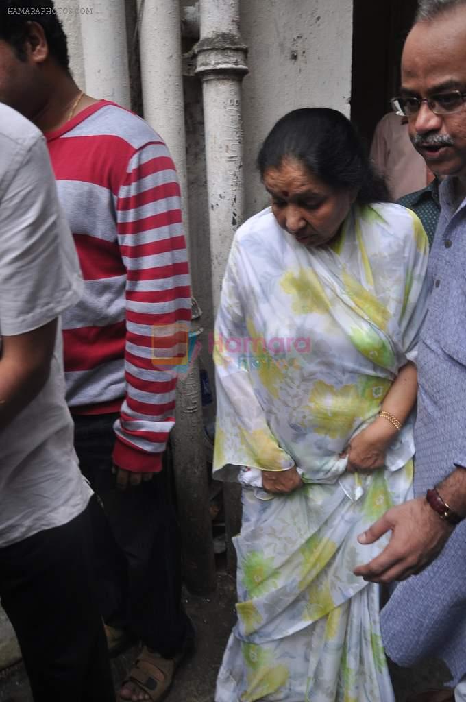 Asha Bhosle at the farewell to photogrpaher Gautam Rajadhyaksha in Mumbai on 13th Sept 2011