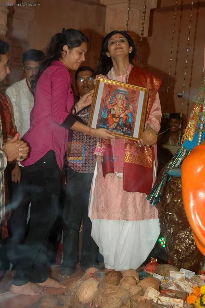 Shilpa Shetty at Andheri Ka Raja  ganpati in Andheri, Mumbai on 15th Sept 2011