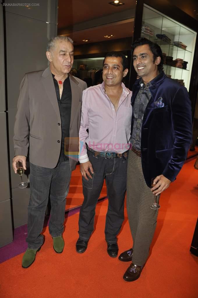 Dalip Tahil, Anuj Saxena at Etro store launch in Palladium on 16th Sept 2011
