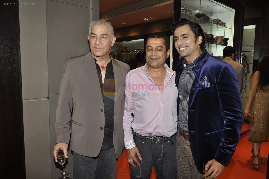 Dalip Tahil, Anuj Saxena at Etro store launch in Palladium on 16th Sept 2011