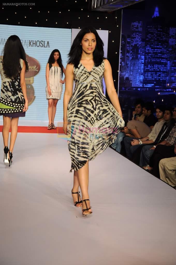 walk the ramp for Manoviraj Khosla and Frank Tell for the Signature tour in Novotel on 17th Sept 2011