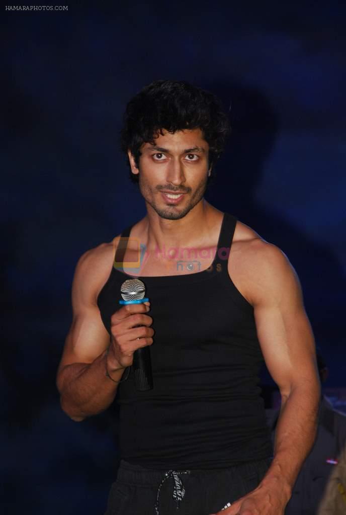 Vidyut Jamwal performs live stunts for film Force at Famous Studio on 21st Sept 2011