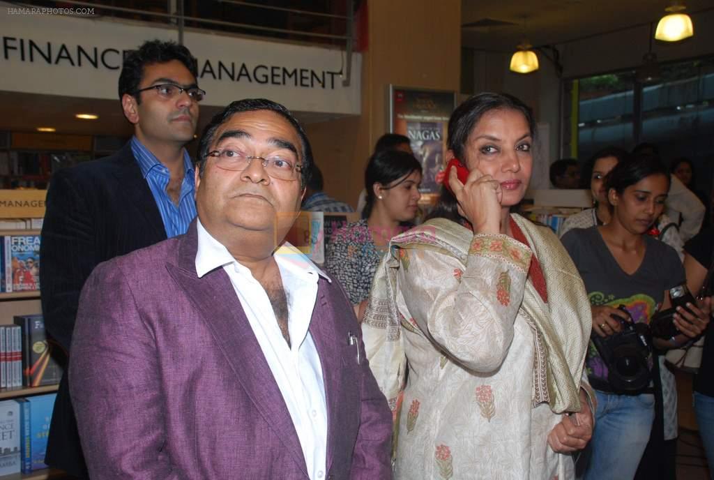 Dr. Mukesh Batra, Shabana Azmi at Mukesh Batra's Healing with Homeopothy book launch in Crossword, Kemps Corner on 21st Sept 2011