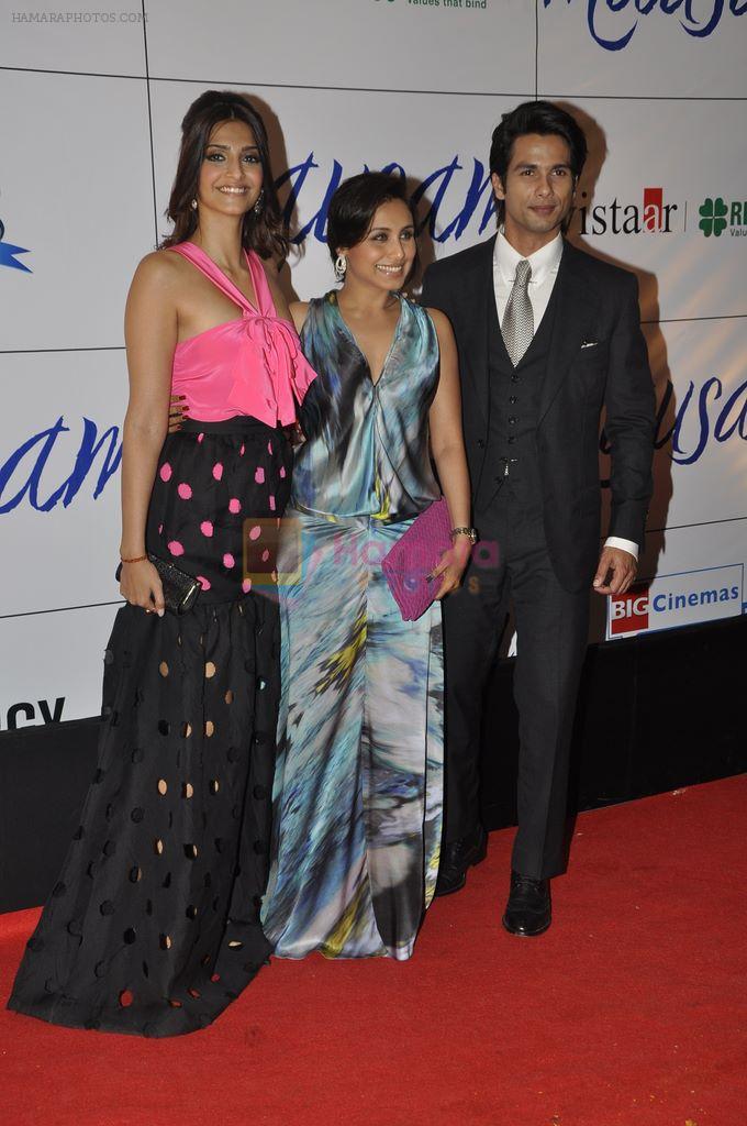 Rani Mukherjee, Sonam Kapoor, Shahid Kapoor at the Premiere of Mausam in Imax, Wadala, Mumbai on 22nd Sept 2011