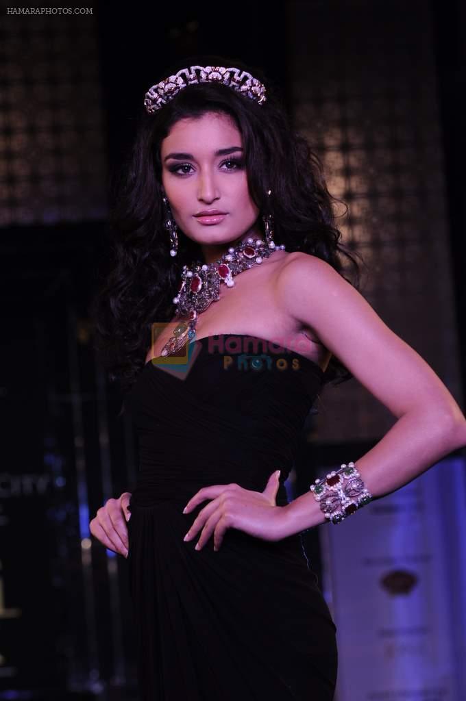Model walk the ramp for Queenie Dhody Show at Amby Valley India Bridal Week day 2 on 24th Sept 2011