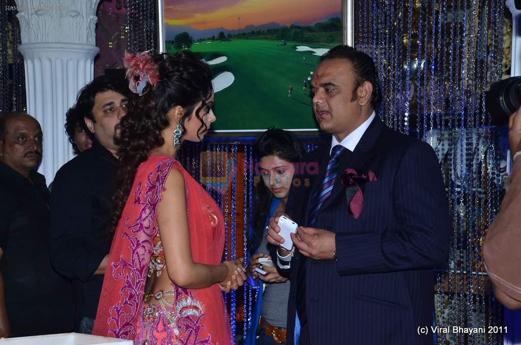 Mallika Sherawat at Anjalee and Arjun Kapoor Show at Amby Valley India Bridal Week day 1 on 24th Sept 2011