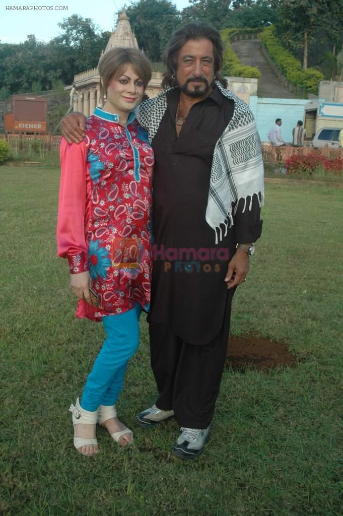 Bobby Darling, Shakti Kapoor on location of Daal Mein Kuch Kaal Hain film in Pune on 24th Sept 2011