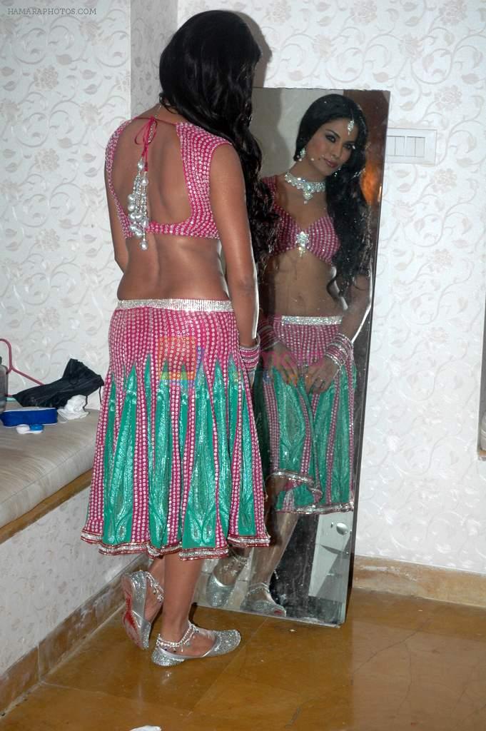 Veena Malik on location of Daal Mein Kuch Kaal Hain film in Pune on 24th Sept 2011