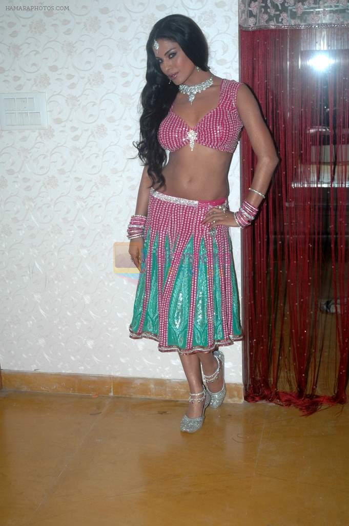 Veena Malik on location of Daal Mein Kuch Kaal Hain film in Pune on 24th Sept 2011
