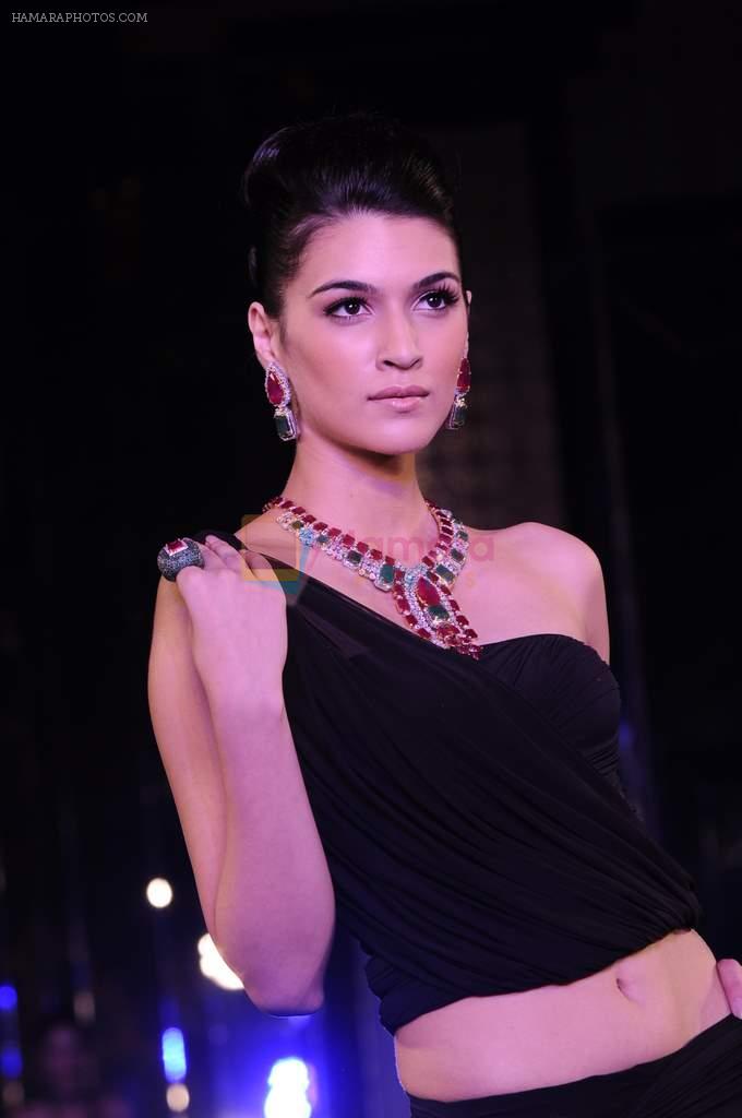 Model walk the ramp for Queenie Dhody Show at Amby Valley India Bridal Week day 2 on 24th Sept 2011