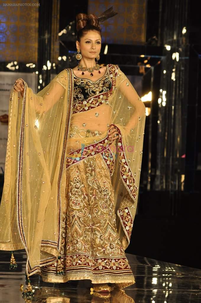 Model walk the ramp for Neeta Lulla Show at Amby Valley India Bridal Week day 4 on 26th Sept 2011