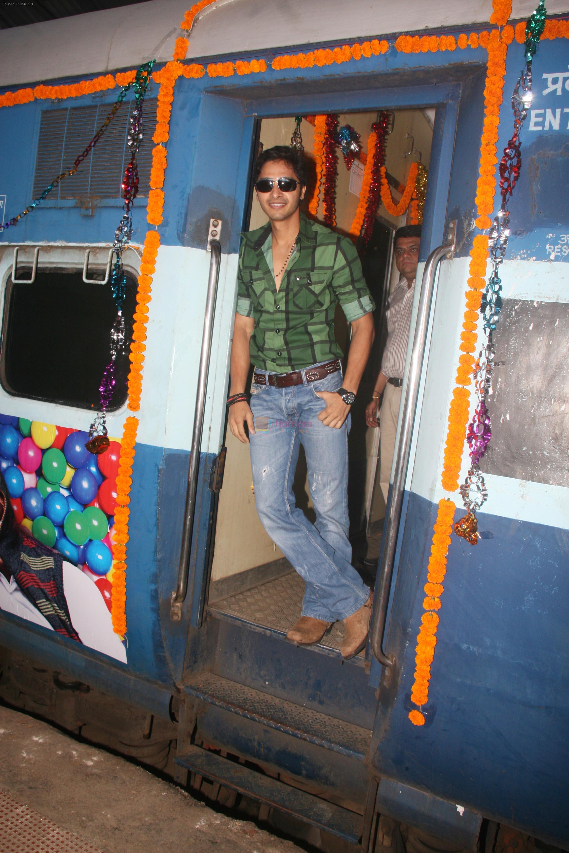 Shreyas Talpade at Hum Tum Shabana Special Train Journey on 23rd Sept 2011