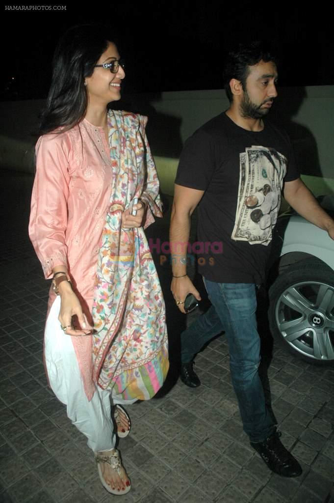Shilpa Shetty with Raj Kundra snapped in PVR, Juhu on 27th Sept 2011