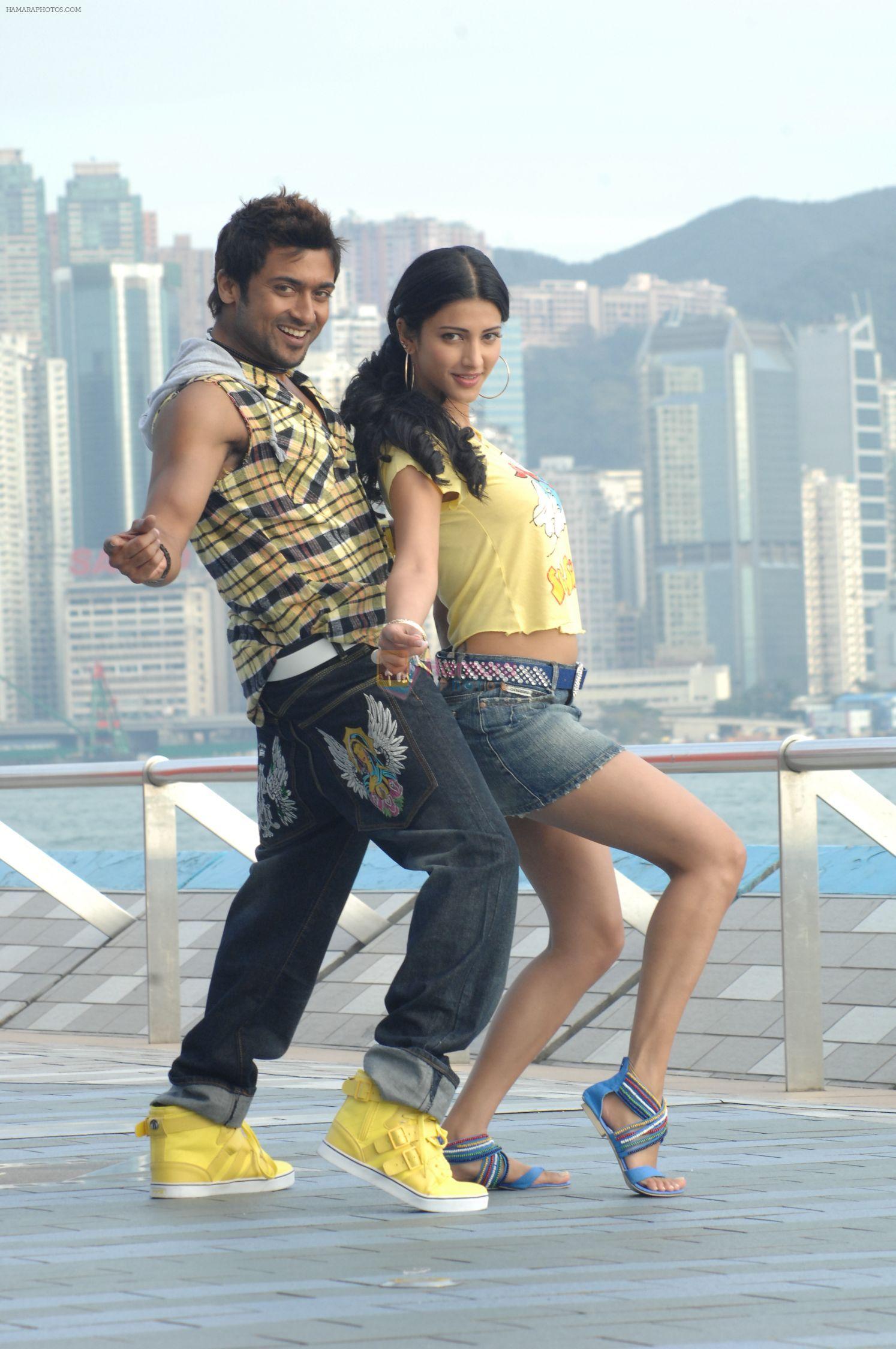 Suriya, Shruti Haasan in 7aum Arivu Movie Stills