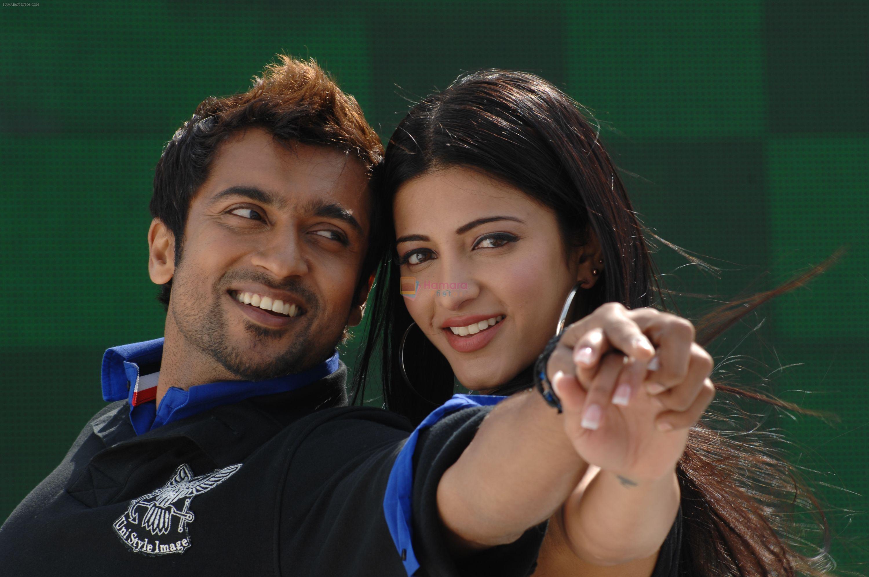 Suriya, Shruti Haasan in 7aum Arivu Movie Stills