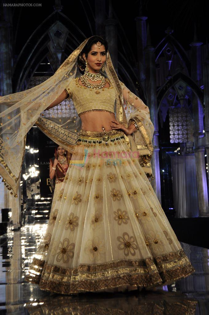 Model walk the ramp for Tarun Tahiliani finale at Aamby Valley Fashion week in Saharastar, Mumbai on 27th Sept 2011